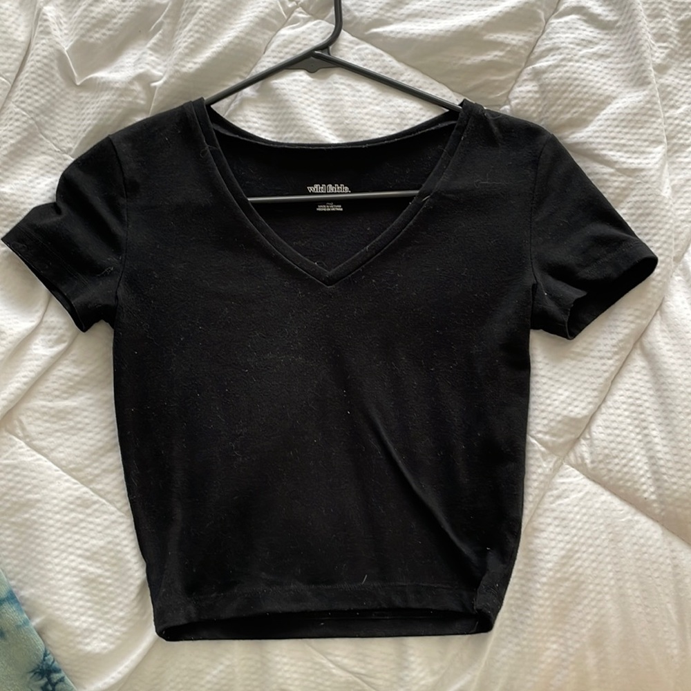 Black wild fable v-neck cropped short sleeve top